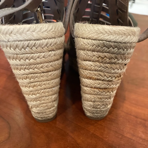 Used Vince Camaro Gold Wedges Heavily Worn - Picture 2 of 7